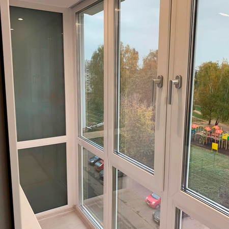 Остекление панорамного балкона пластиковыми окнами Rehau INTELIO 80 