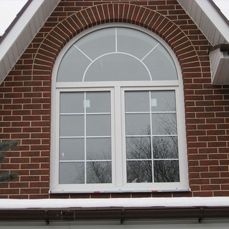 Поворотное двустворчатое арочное окно