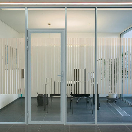 Алюминиевая дверь ALT111 с панорамными стеклами